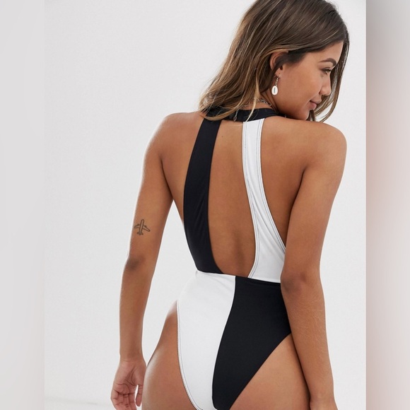 Volcom Simply Rib monochrome swimsuit size M - Picture 5 of 16